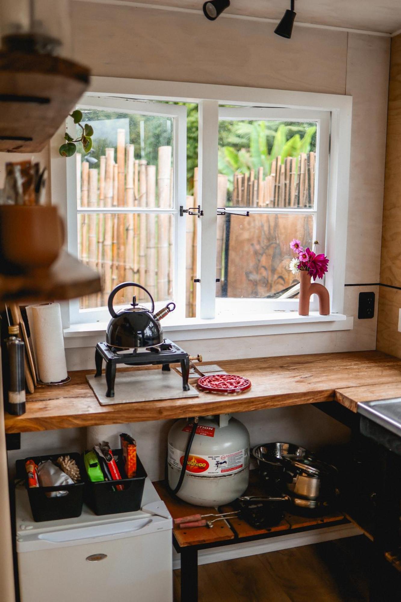 Kaitake Kabana - Unique, Off-Grid, Studio Retreat Oakura Exterior photo