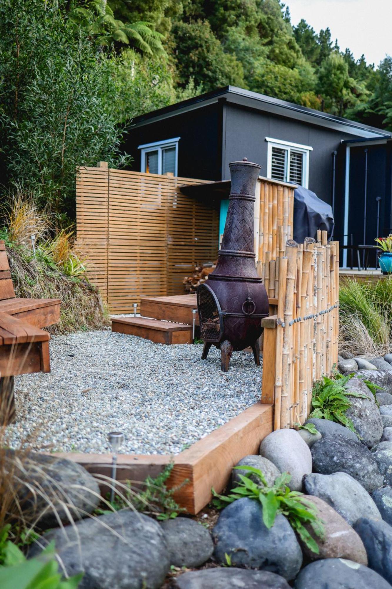 Kaitake Kabana - Unique, Off-Grid, Studio Retreat Oakura Exterior photo