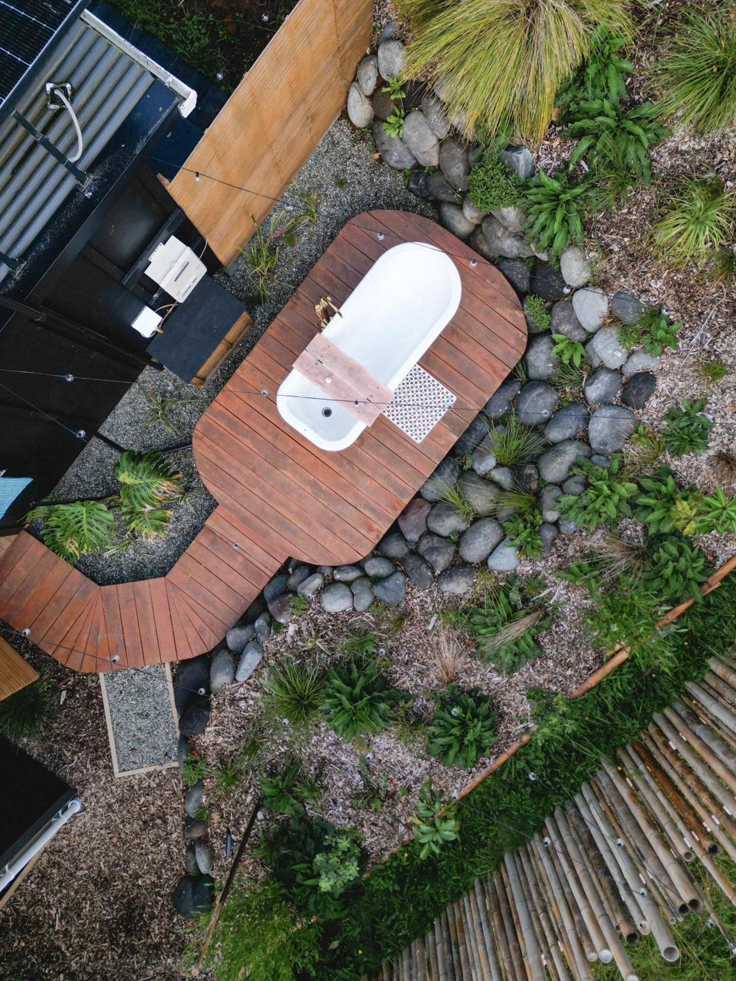 Kaitake Kabana - Unique, Off-Grid, Studio Retreat Oakura Exterior photo